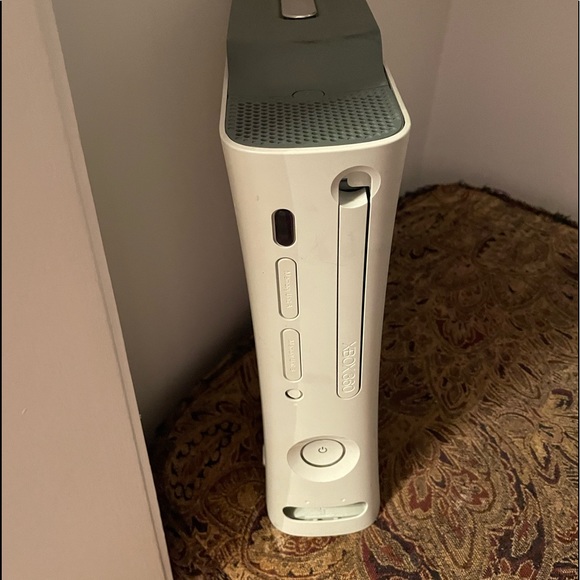 Xbox 360!!! Comes with everything!